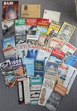 32x VINTAGE 1950s TRAVEL POSTCARD SOUVENIR TRAVEL MAPS AND SIGHTSEEING GUIDES !!