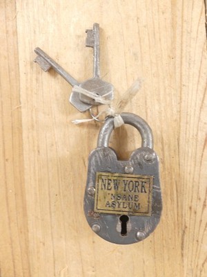 New York Insane Asylum Cast Iron Working Lock Keys Rusty Antique Finish Small