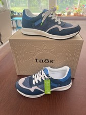 Never Worn Women s Taos Sneakers Size 9 Medium Canvas Lace Up Comfort Shoes Blue