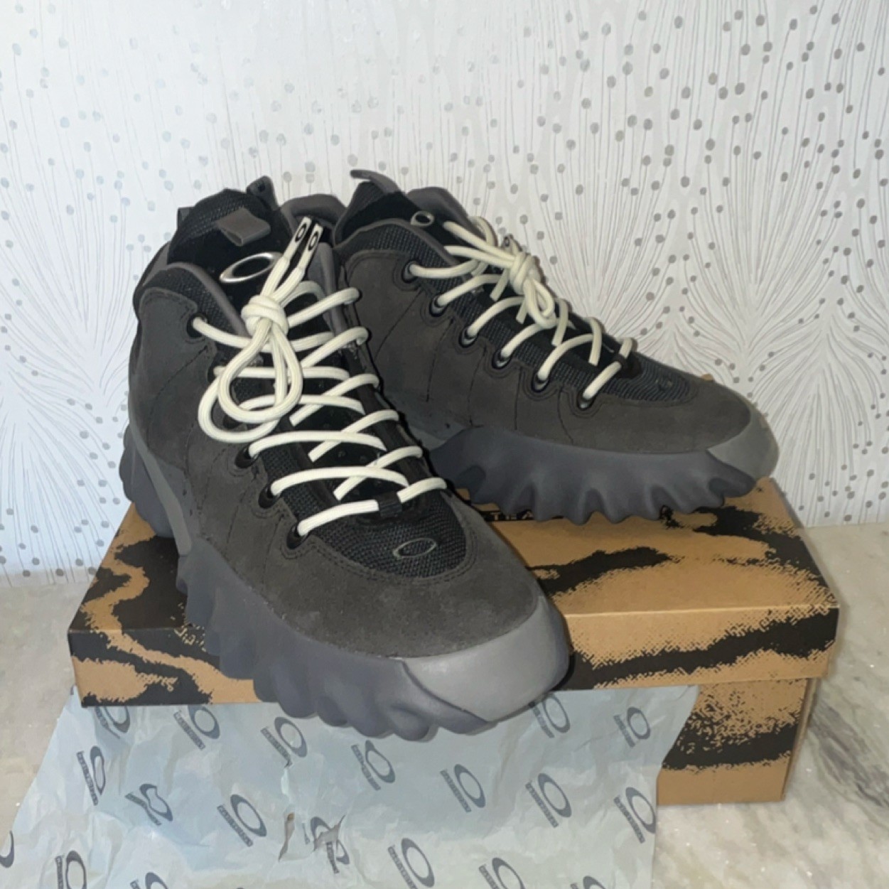 Oakley Factory Team Black Gray Suede Sneakers Lace Up Padded Collar Low Top
