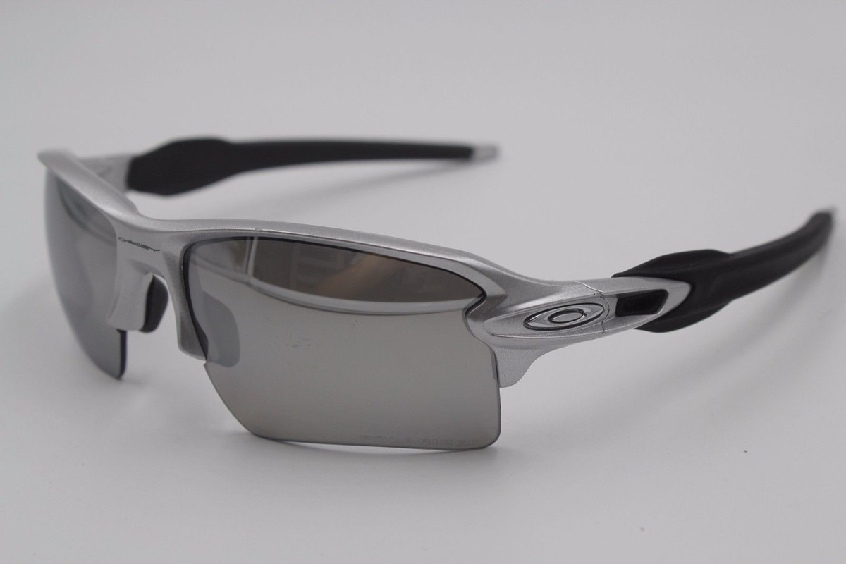 NEW OAKLEY POLARIZED Flak Jacket 2.0XL Silver Chrome Iridium NEW OAKLEY POLARIZED Flak Jacket 2.0XL Silver Chrome Iridium