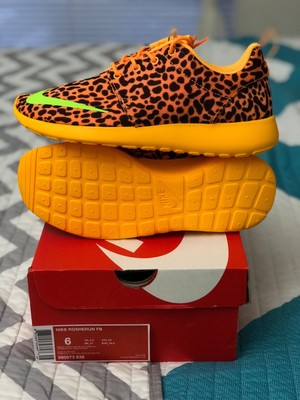 leopard nike roshes