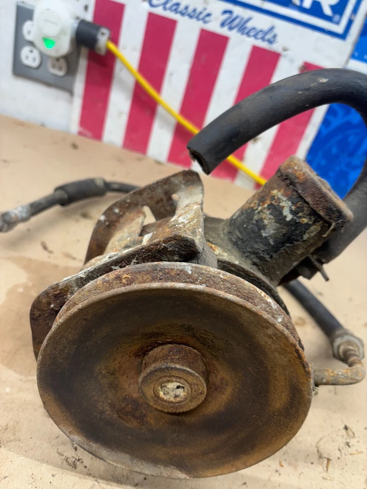 1970-1976 DUSTER CHALLENGER CUDA SCAMP POWER STEERING PUMP W/ BRACKETS SETUP - Image 2 of 4