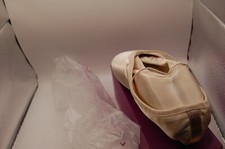 NIB Russian Pointe Brava U-vamp Pointe Shoe SKU: 0611553201300 7.5 I30