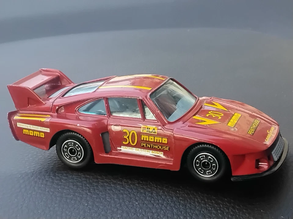 Modellino BBurago PORSCHE 935 TT 1/43 - Immagine 2 di 4