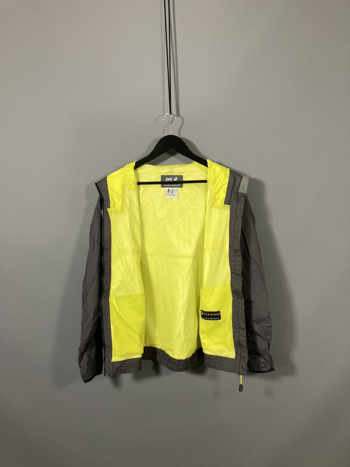 JACK WOLFSKIN TEXAPORE Jacket Size XL Grey Great Condition Boy