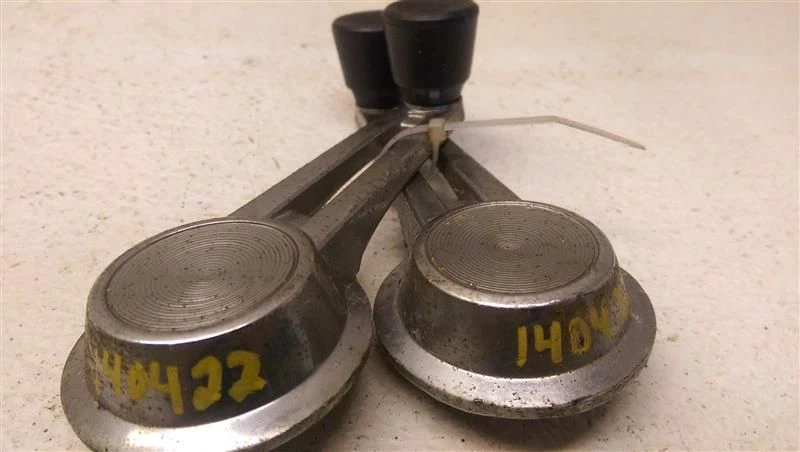 Par de bielas de cuarto de ventana para Chevrolet Corvair 1963 Foto 3 de 3