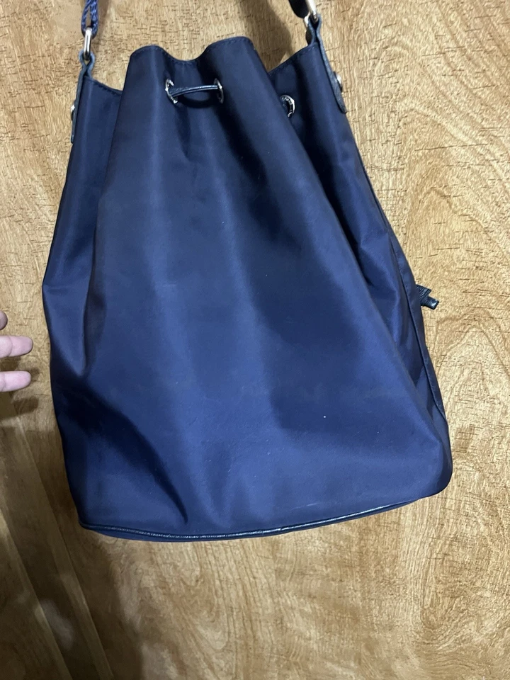 NUEVO Bolso Bandolera Longchamp Mujer Le Pliage Neo Bucket Cordón Nylon en Azul Marino Foto 2 de 4