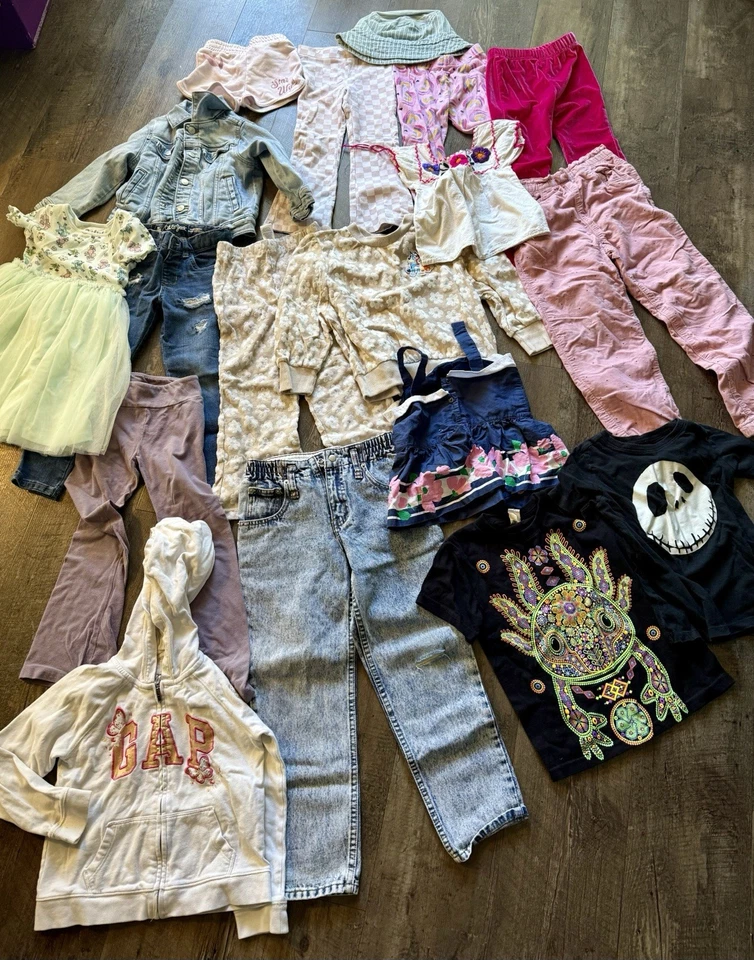 Lot of 52 Girls Size 3-7 Mixed Clothes Tops, Pants, Shorts, Skirts, Dress & More - Image 2 of 3