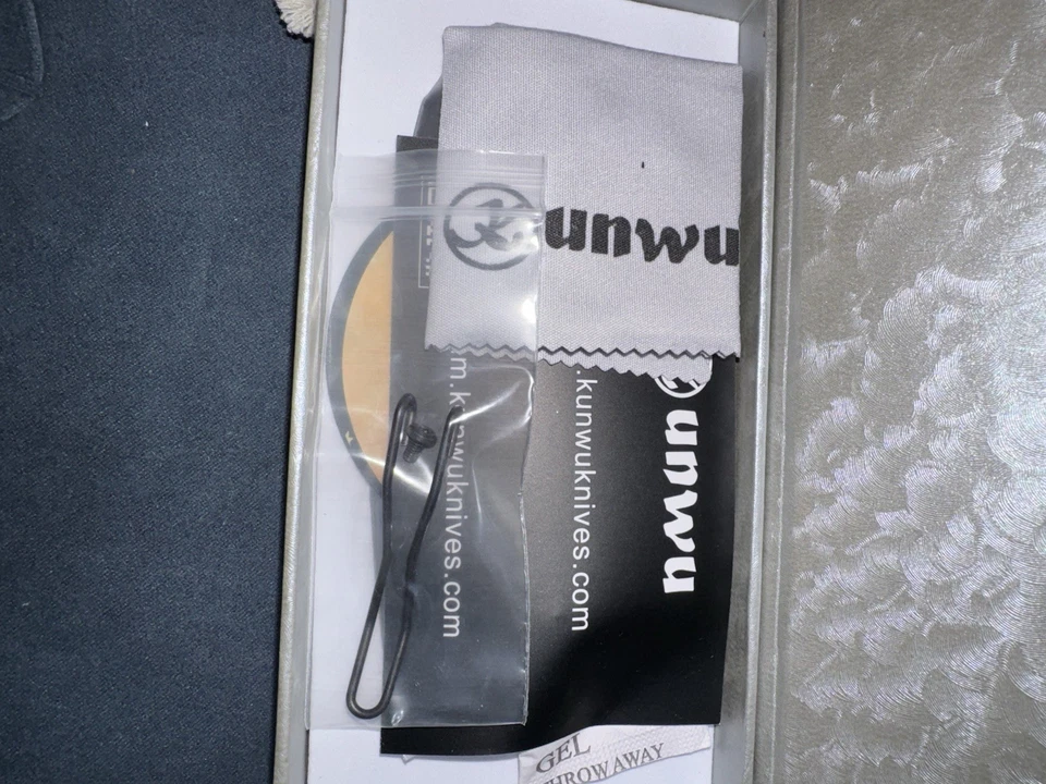 Cuchillo Plegable Kunwu Primo Negro PVD Ti Mango Vancrron Liso Negro K710T-4B Foto 3 de 4