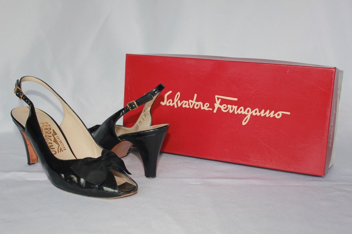 Salvatore Ferragamo 黒エナメルハイヒール　LOREDANA sfcapu85p_5.jpg