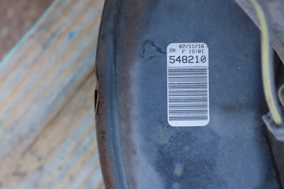 Toyota Tundra 2016-2018 tracción trasera pasajero delantero derecho husillo nudillo rueda buje OEM Foto 2 de 4