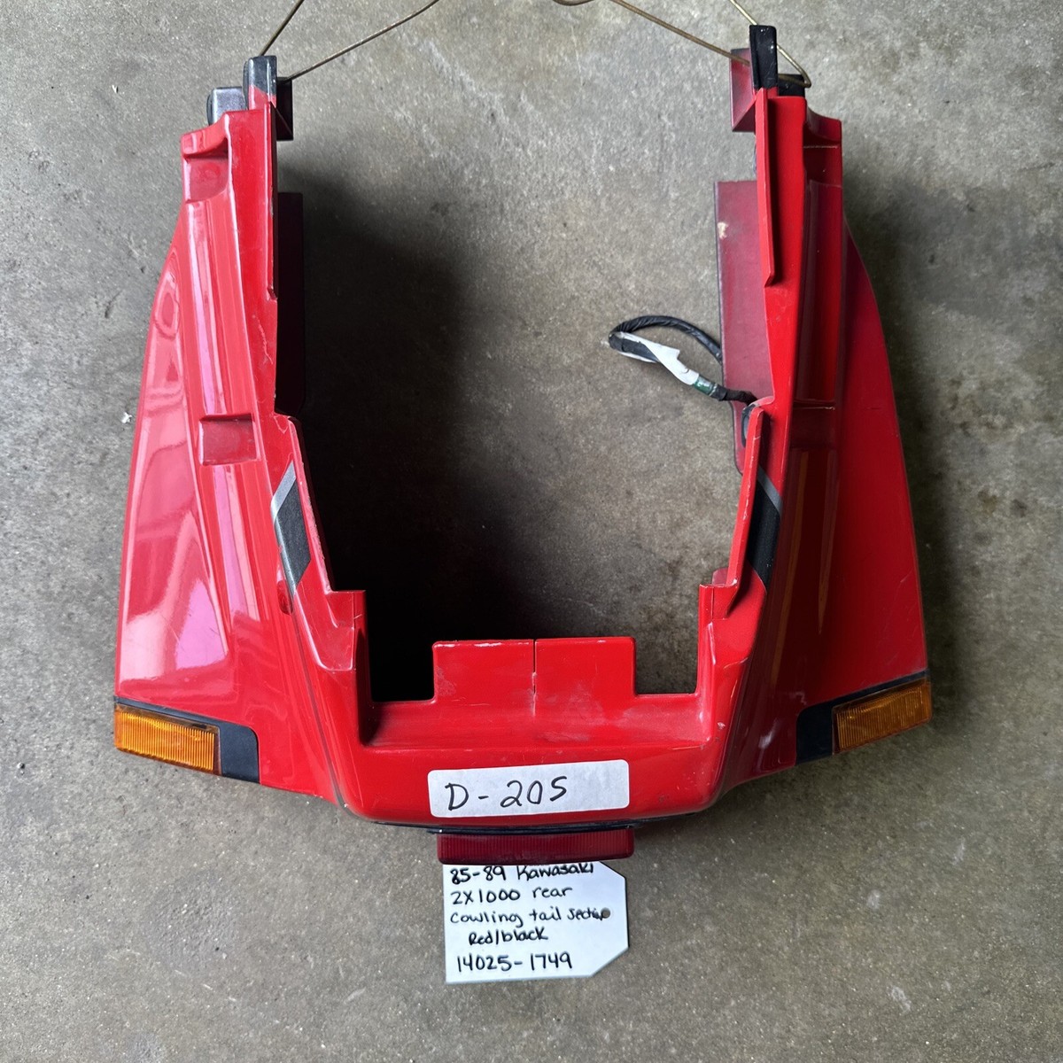 1985-1989 Kawasaki ZX1000 rear cowling tail section 14025-1749