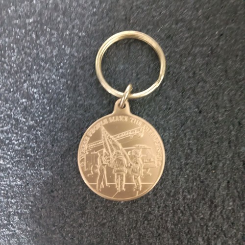 United States America Great Nation Stands United Gold Tone Keychain - Picture 2 of 3