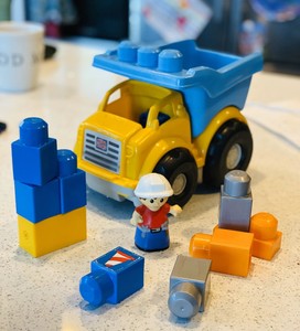 mega bloks truck with blocks