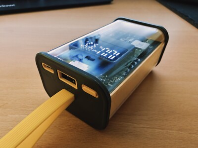 Nachhaltige, transparente Powerbank mit 2x 4800mA (9,6Ah) Akku 22W Quick Charge