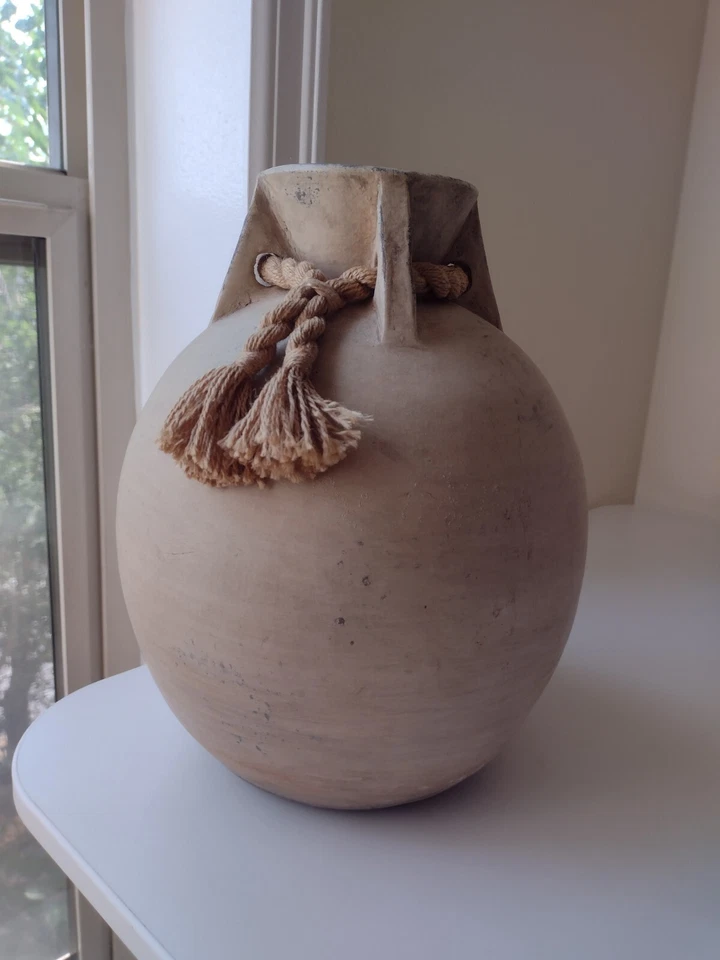 Jarrón jarra de gres decorativo con acento de cuerda para mesa, manto, decoración de piso Foto 3 de 4