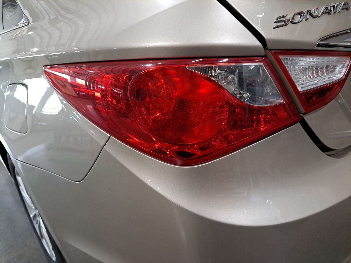 2011-2014 Hyundai Sonata Left Driver Tail Light Quarter Panel Mounted Oem