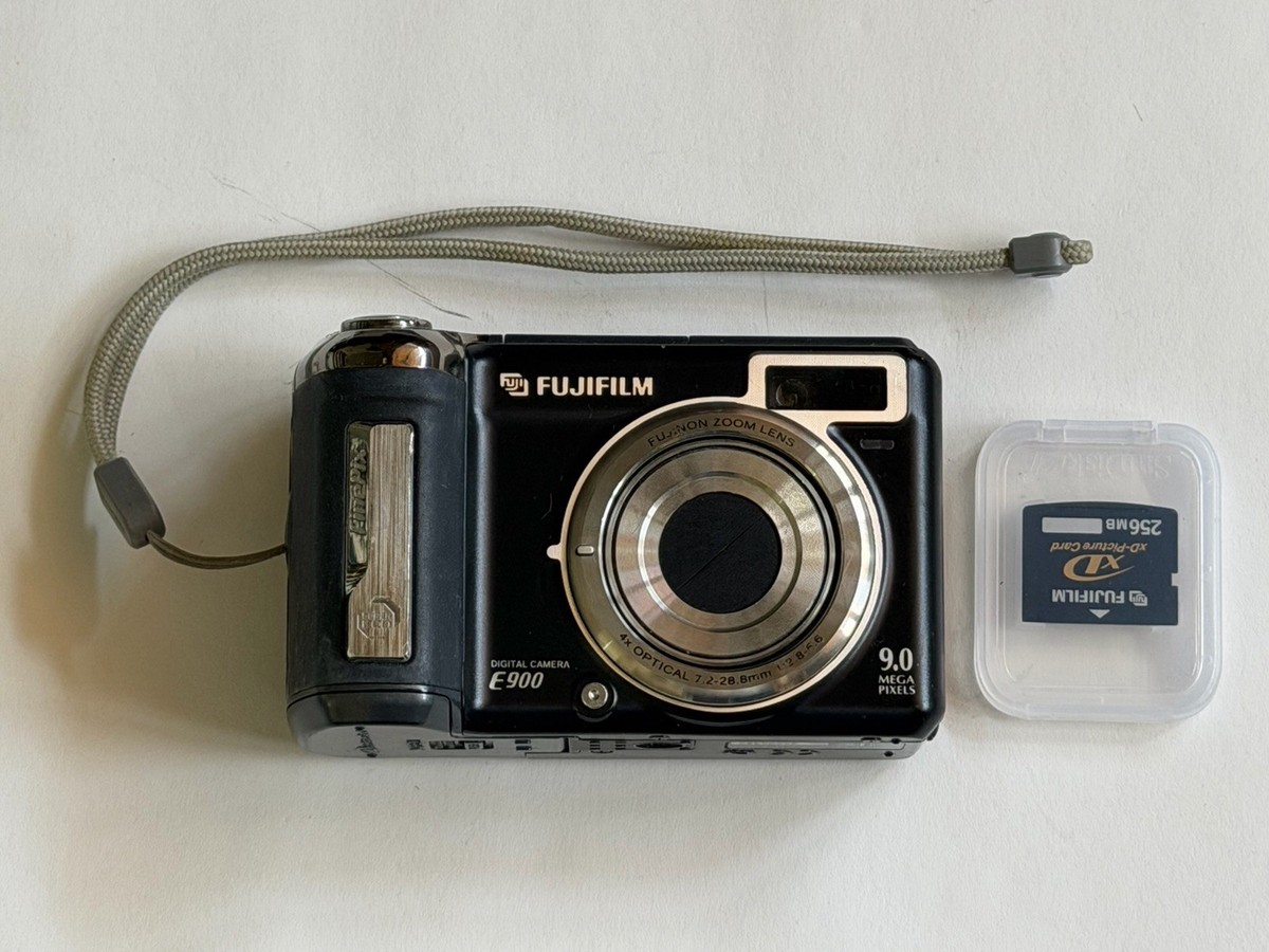 Fujifilm FinePix E900 Black 2