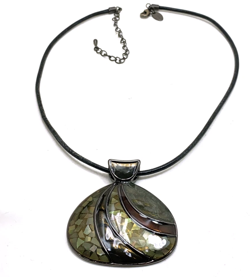 Collar Lia Sophia SEASIDE Madre Perla Concha Mosaico Gunmetal Foto 2 de 4