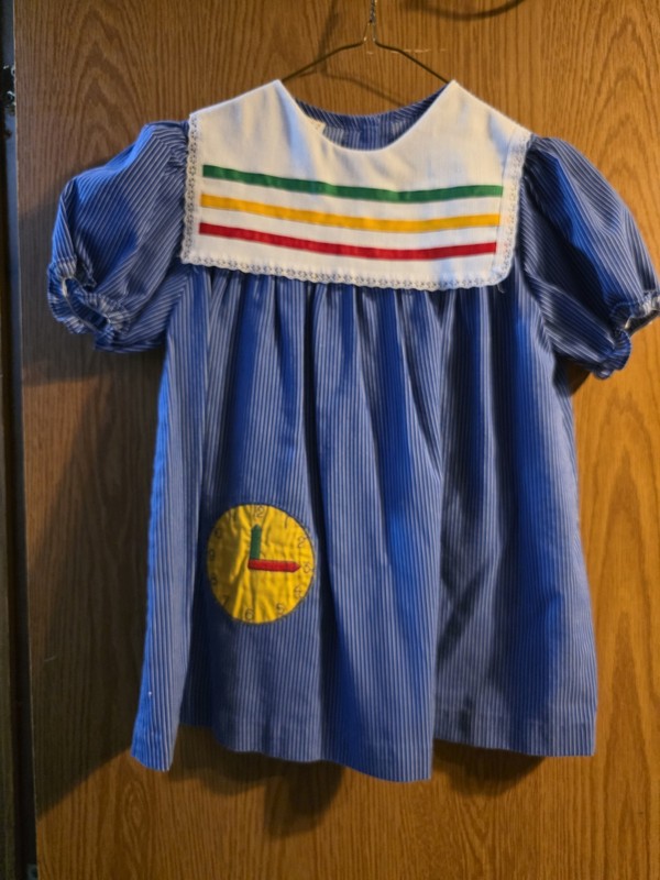 Wonderland Girls Size 6X Blue Pinstripe A-Line Knee Clock Applique Puff Dress