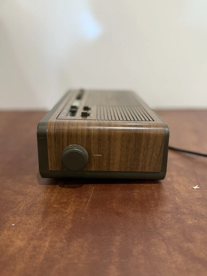 Vintage Sears AM/FM Dual Alarm  Radial Dial Battery Back Up Clock Radio - Image 3 of 4