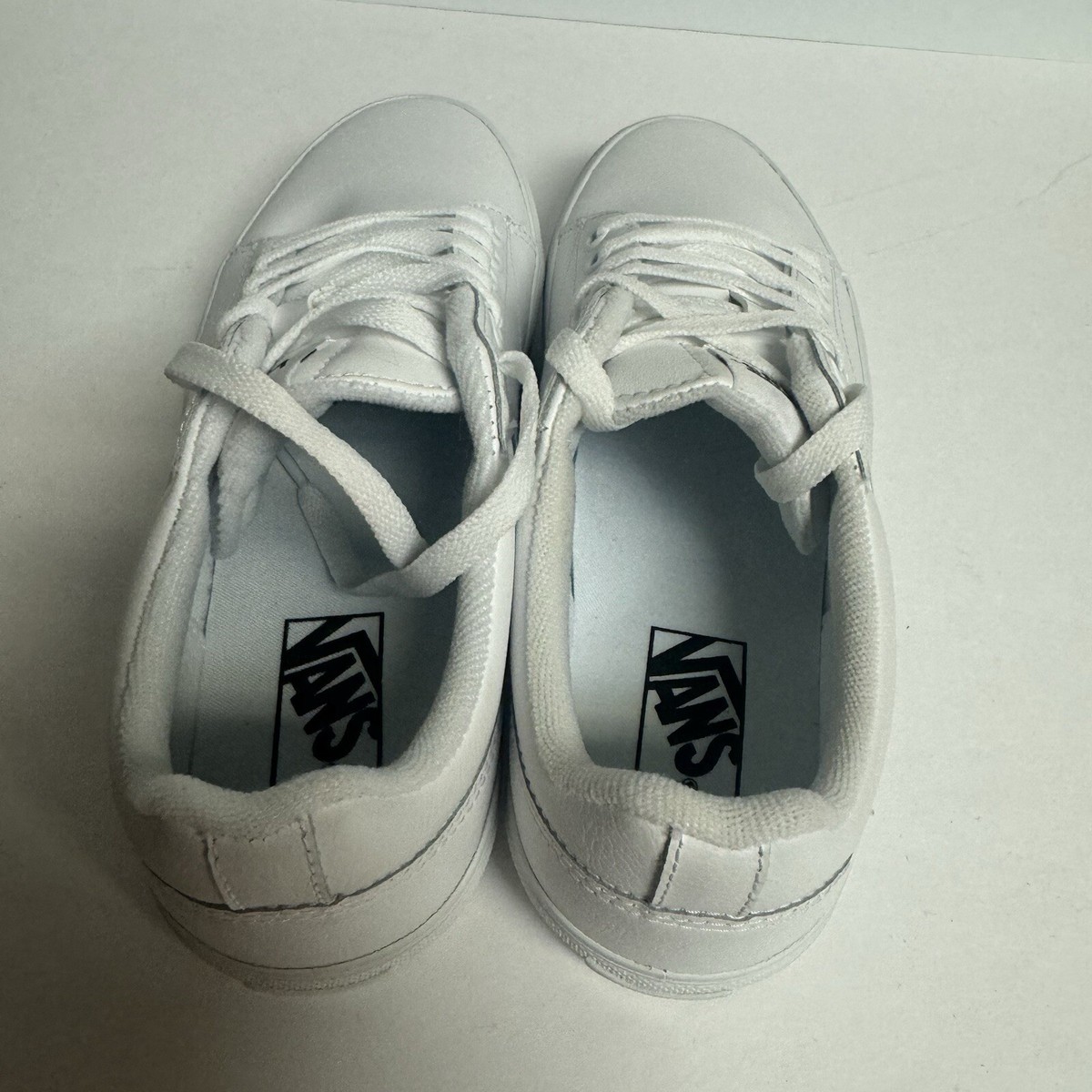 Vans Womens Seldan Sneaker White Leather Size M