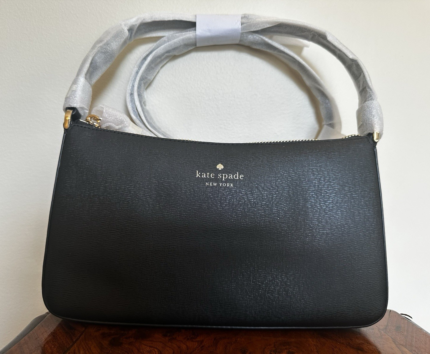 kate spade new york Women’s Black Medium Crossbody Bag Zip, Detachable Strap