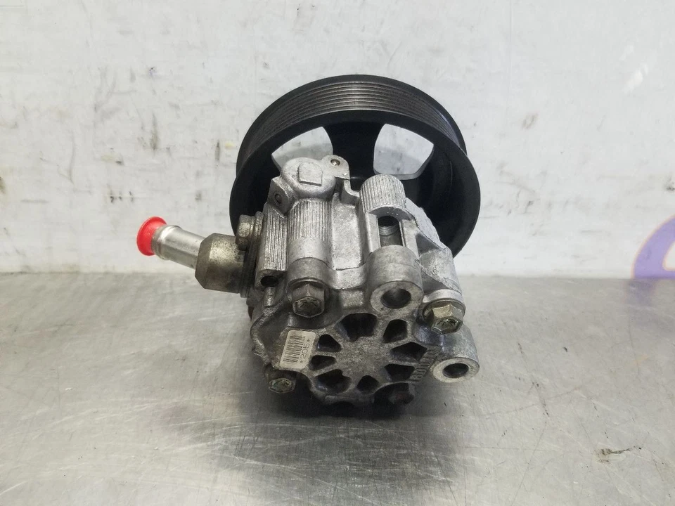 Bomba de dirección asistida Lexus LX570 2008 5,7 L  Foto 4 de 4