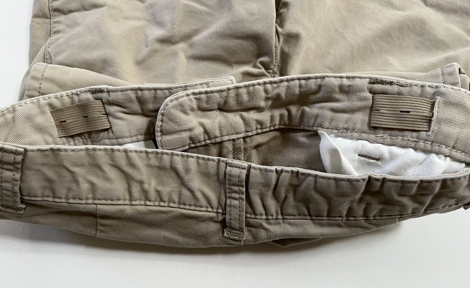 Pantalones cortos Gap Kids Uniforme Frente Plano ~ Talla 12 ~ Caqui ~ En muy buen estado Foto 3 de 4