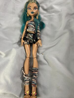 #ad Monster High 11 inch First Edition Nefera de Nile Doll $75.00