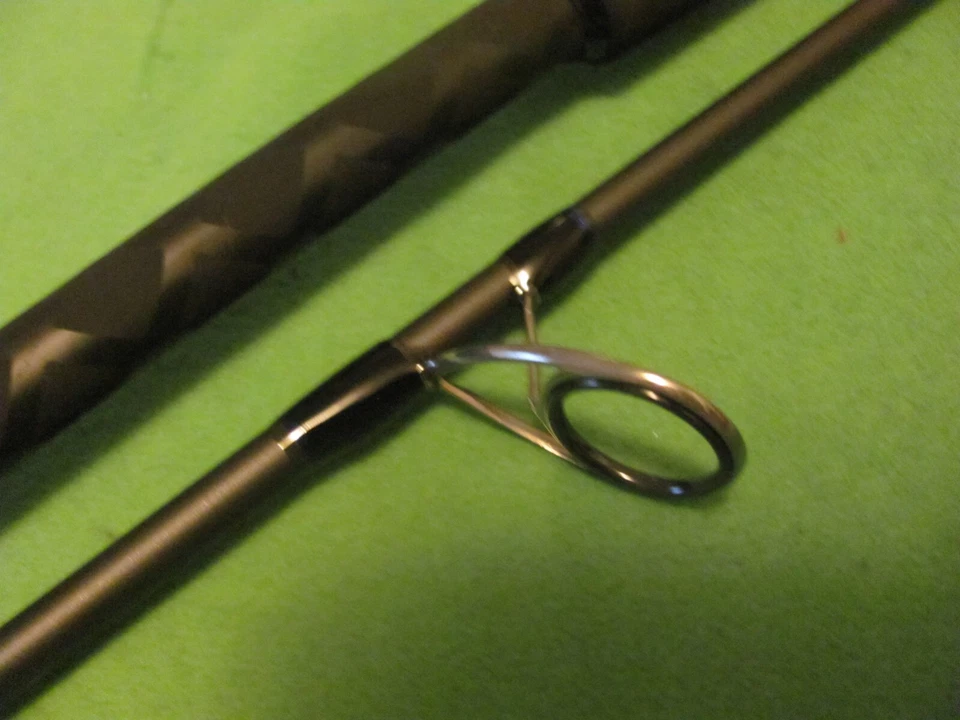 Okuma Rockaway 8' 0" caña de surf giratoria de acción media rápida de 2 piezas. Foto 3 de 4