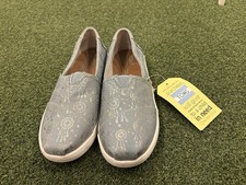 Toms Youth Classic Canvas Slip On Gray Shoes Size 4 Frost Dreamcatchers