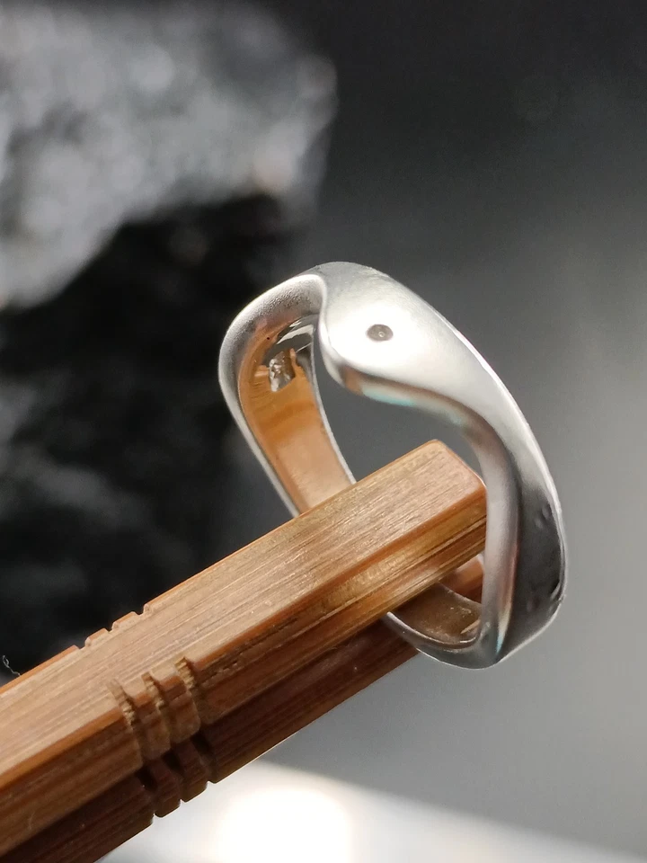 Vintage Sterling Silver Wavy Diamond Band Ring Brushed finish N 4g Unisex - Image 4 of 4