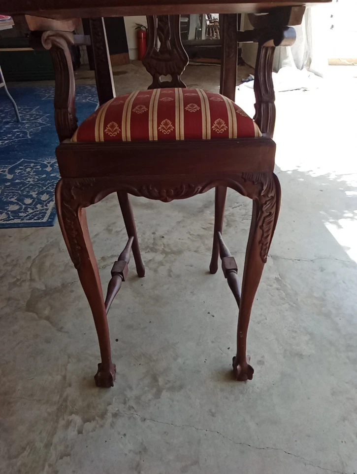 Trona infantil vintage de madera tallada estilo Chippendale de caoba para niños Foto 2 de 4