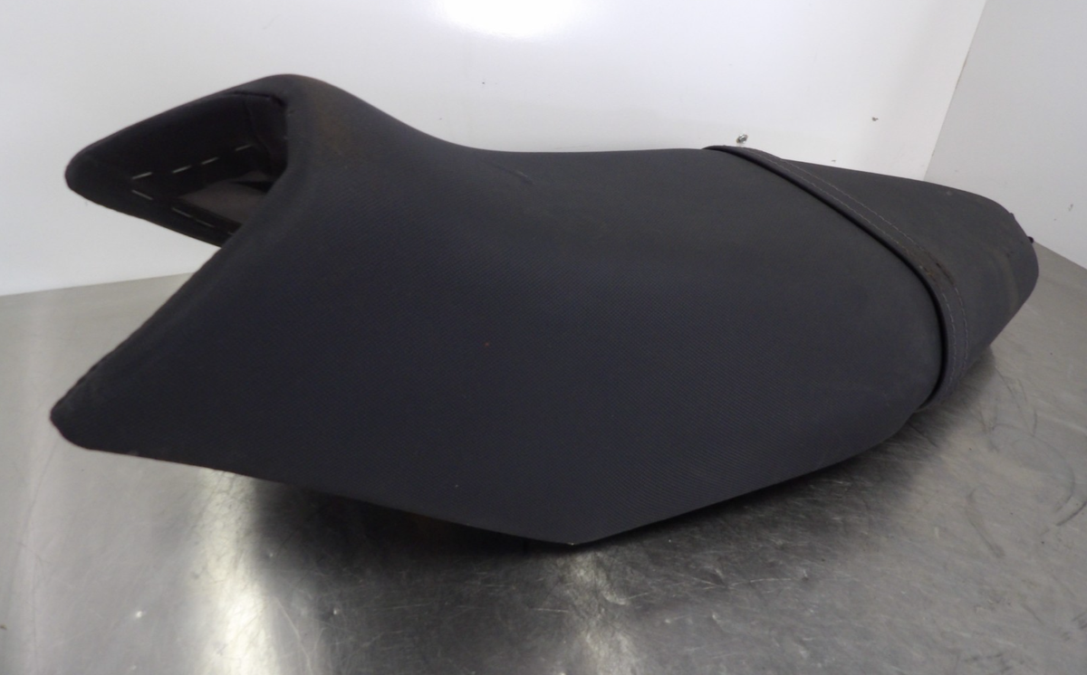 17-26 Kawasaki Z125 Pro BR125 seat (small rip in cover-rear) 53066
