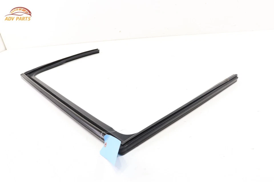 Chrysler Pacifica 2017-2024 puerta trasera izquierda corredera ventana canal de funcionamiento sello OEM Foto 4 de 4