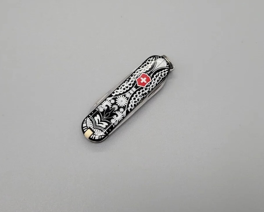 Victorinox 58mm Classic - White Shadow - Swiss Army Knife - 2012
