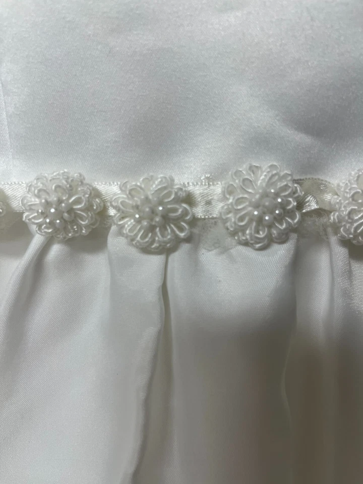 Communion or Party 连衣裙 女孩 尺寸 4 白色 无袖 腰围玫瑰花拉链 — 第 2/4 张图片