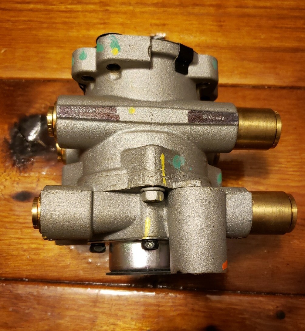 New, Genuine BENDIX E-8P DUAL BRAKE FOOT VALVE - 800647