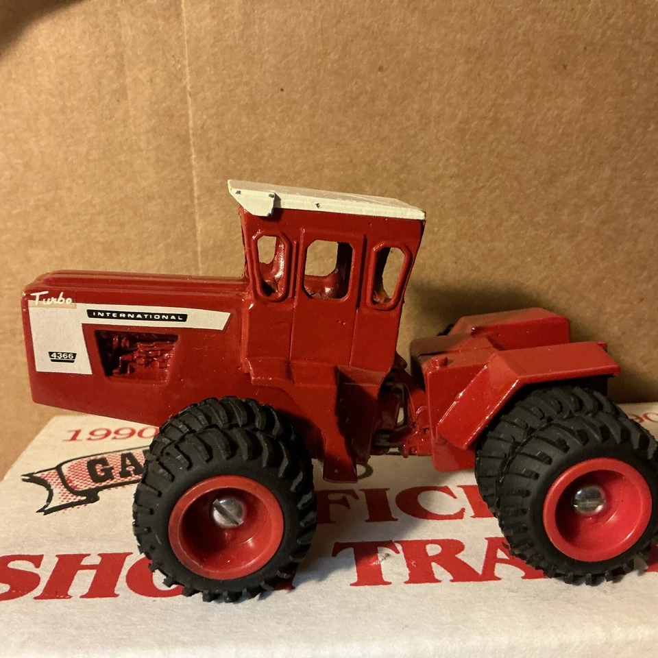 1/64 International 4366 4wd Tractor 1990 Gateway Mid-America Toy Show Custom  - Image 3 of 4