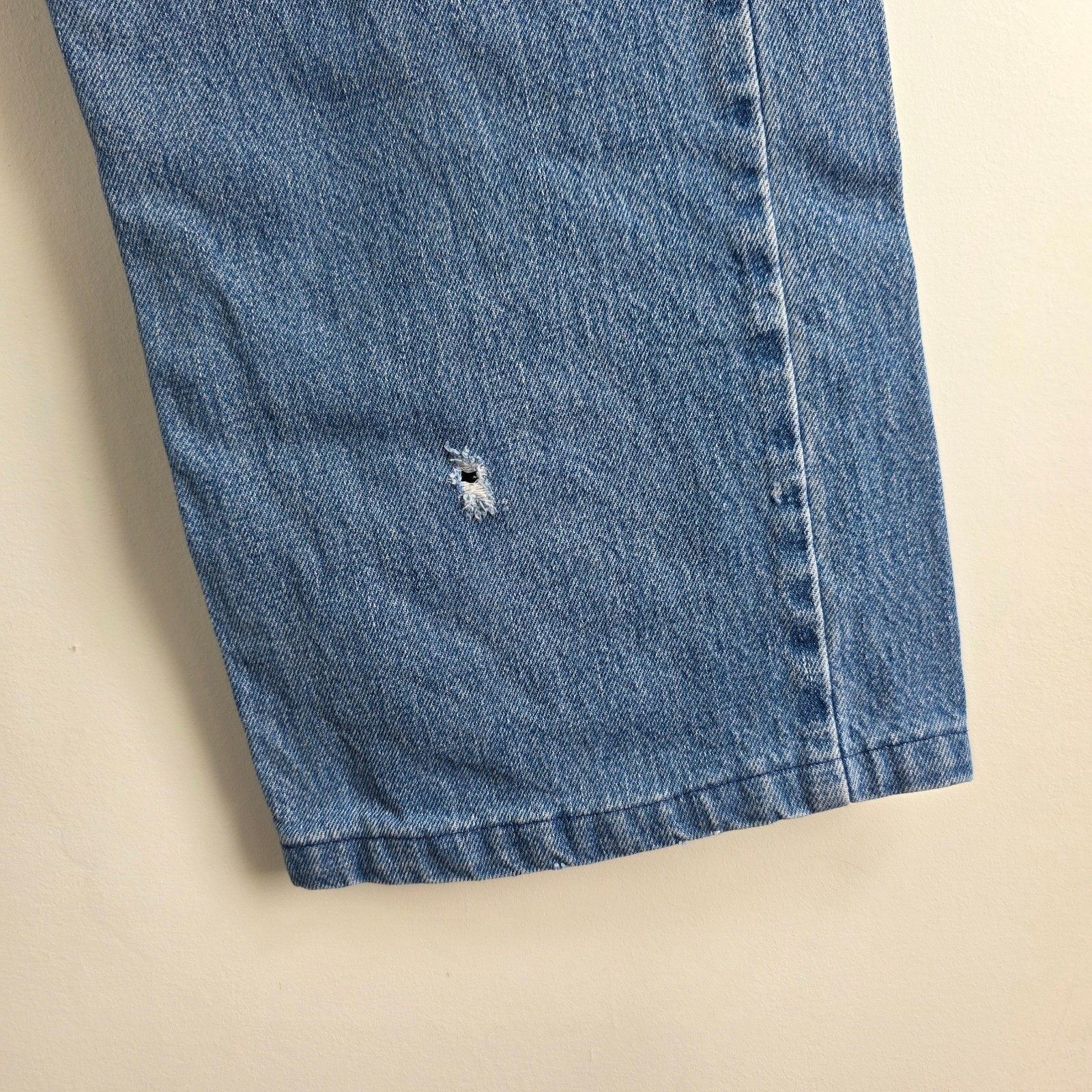 Vintage Levi’s 557 Bootcut Jeans Blue W34 L25 Men’s Distressed Denim image 7
