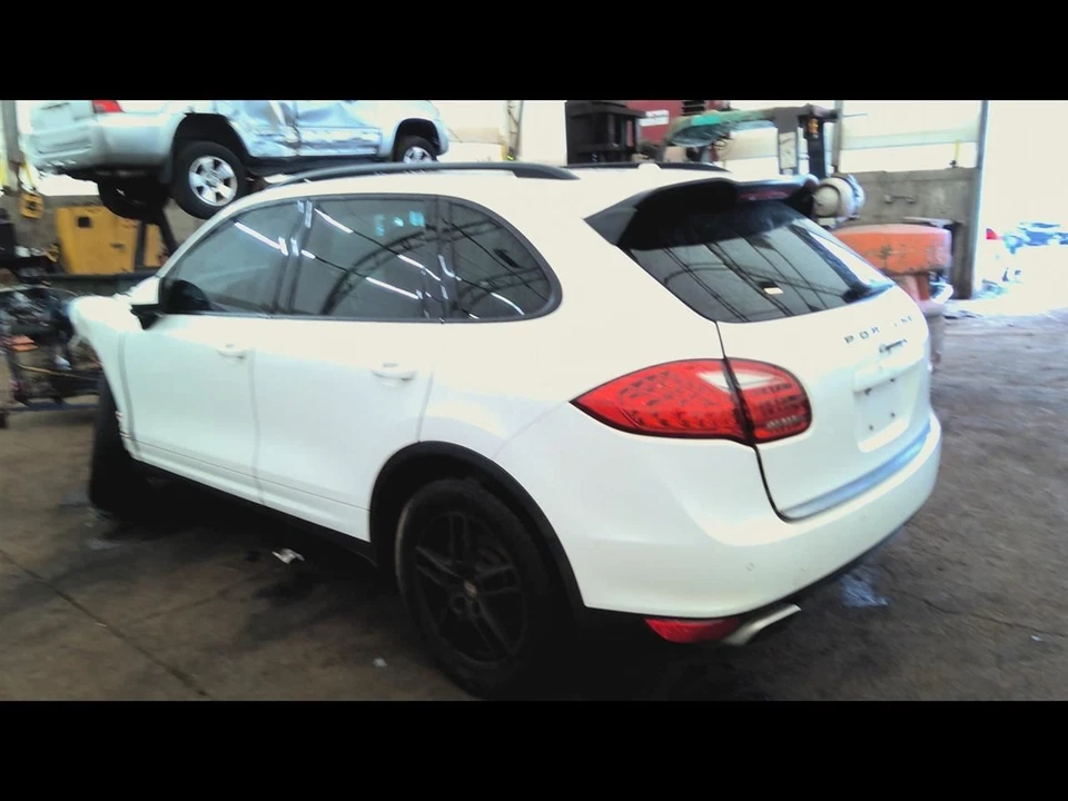 (LOCAL PICKUP ONLY) Trunk/Hatch/Tailgate With Spoiler Fits 11-14 PORSCHE CAYENNE - Изображение 3 из 4