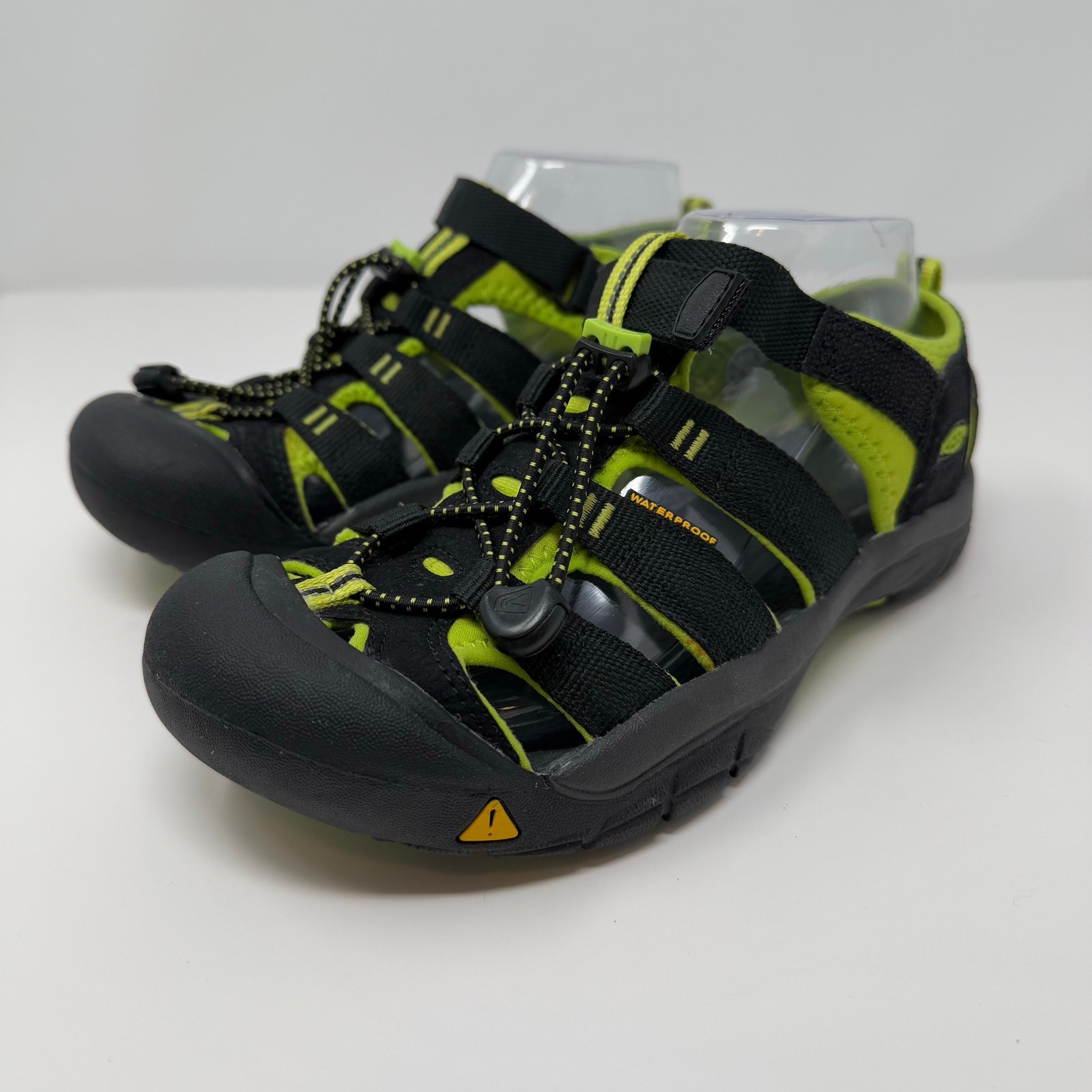 Sandali Keen Newport H2 grandi bambini 6 neri verde fluo sandali da trekking usati in ottime condizioni