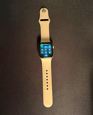 A Apple Watch SE 40mm GPS Aluminum Gold Case Pink Sport Band