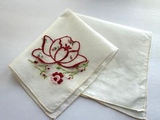 VINTAGE HANKY 1940-50s POP UP RED ROSE OPENING BUD ON WHITE COTTON EMBROIDERED