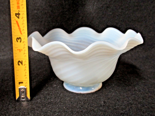 ANTIQUE RUFFLED OPALESCENT SWIRL LAMP SHADE 2 1/4" FITTER - Picture 4 of 9