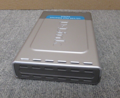 Switch D-Link DES-1008D 8 Ports 10/100 Fast Ethernet - Bon état D'occasion