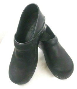dansko narrow clogs