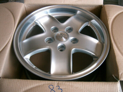 Fondmetal Tech4 Felge 7x15  5x114,3  Et42 Silber  NEU!  Nr. 83 87